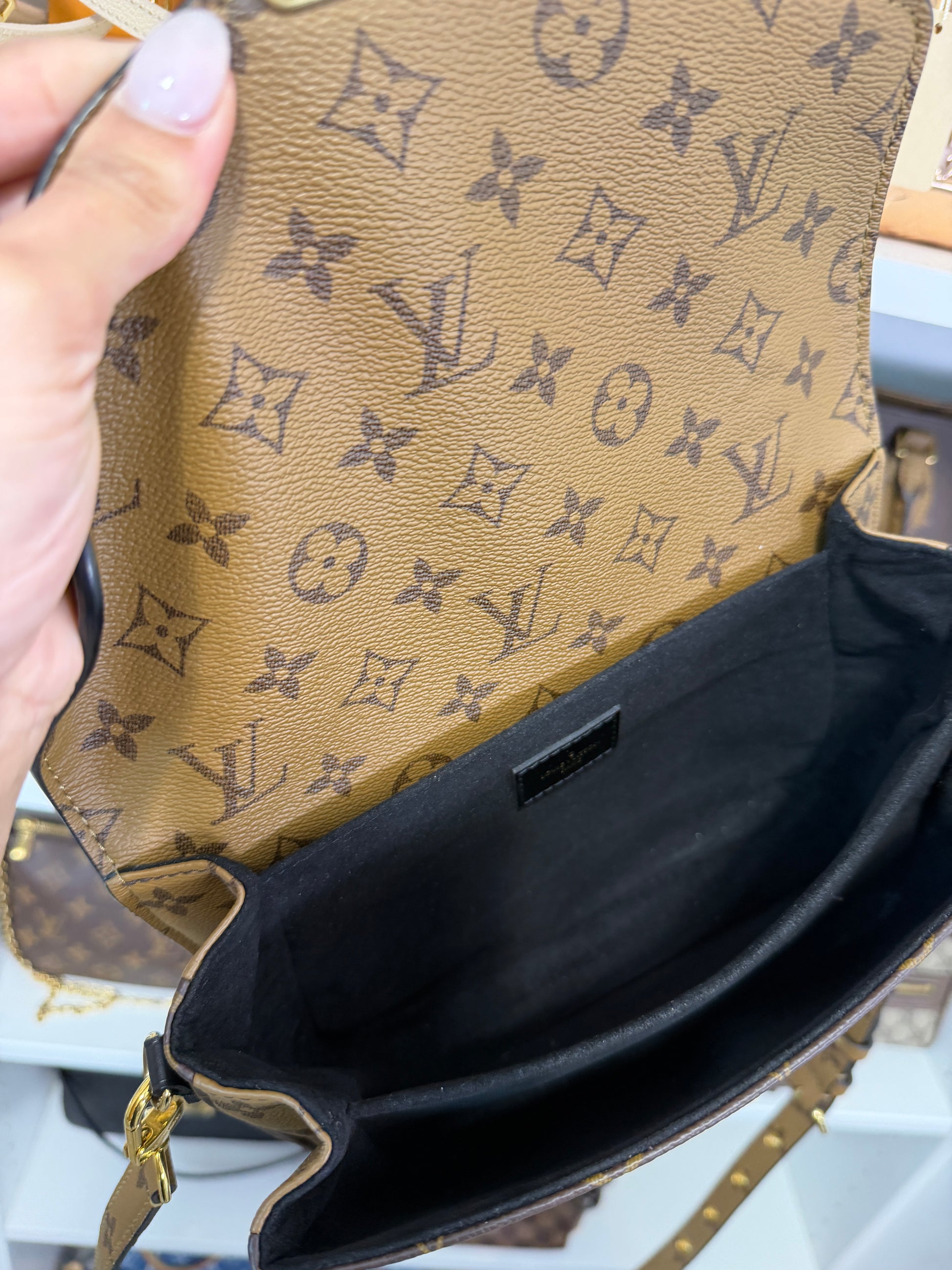 Louis Vuitton Pochette Métis Reverse Monogram