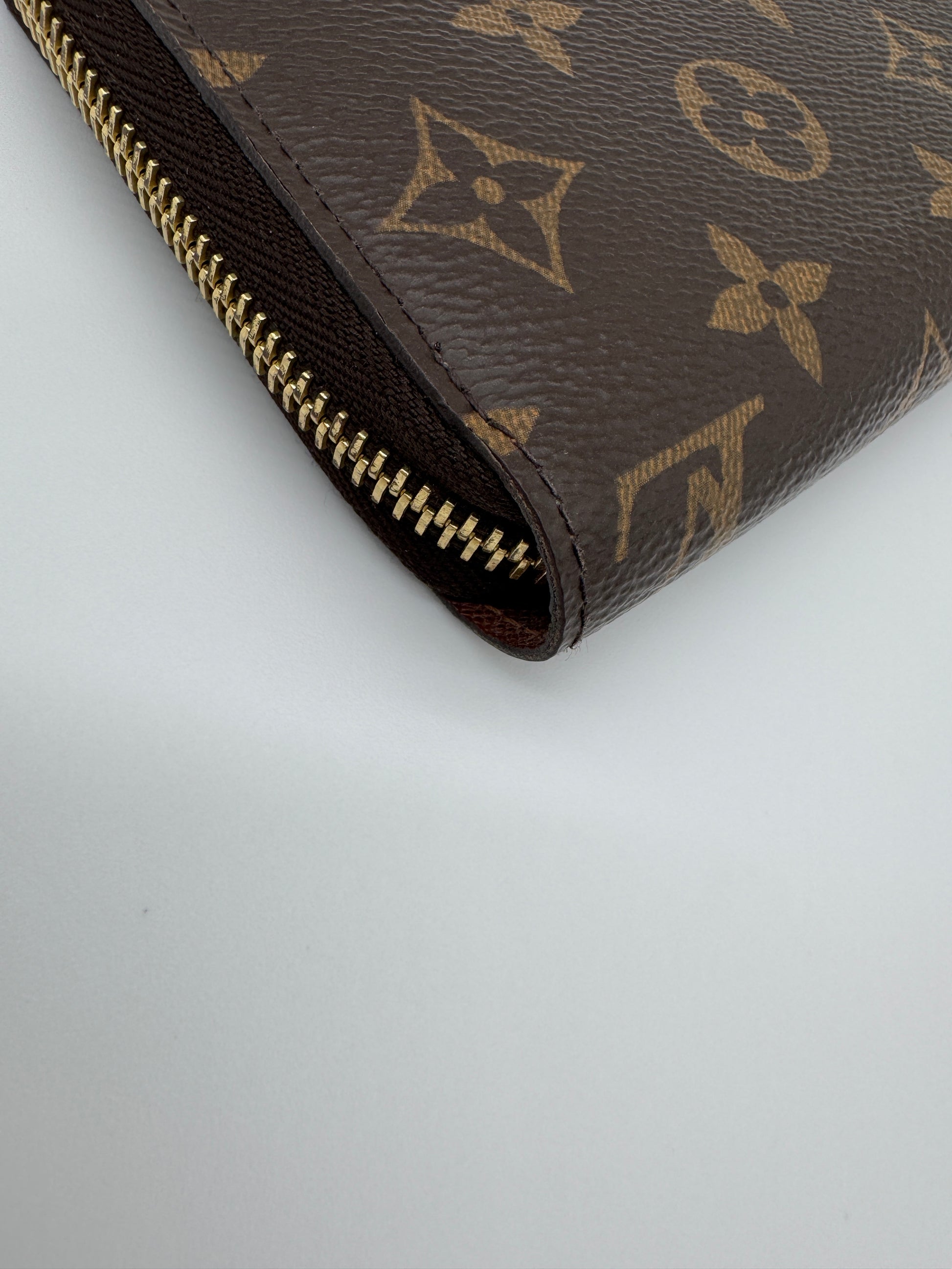 Louis Vuitton Monogram Zippy Wallet
