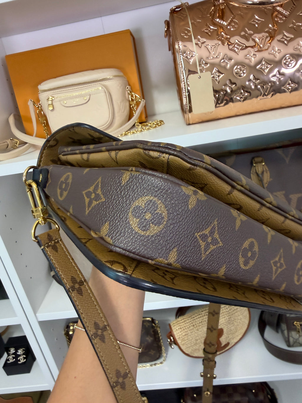 Louis Vuitton Pochette Métis Reverse Monogram